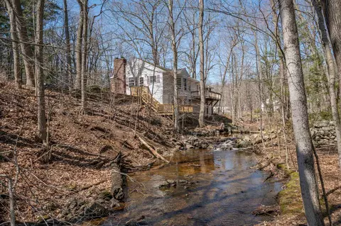 226 Amesbury Rd, Kensington, NH 03833