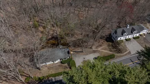 226 Amesbury Rd, Kensington, NH 03833