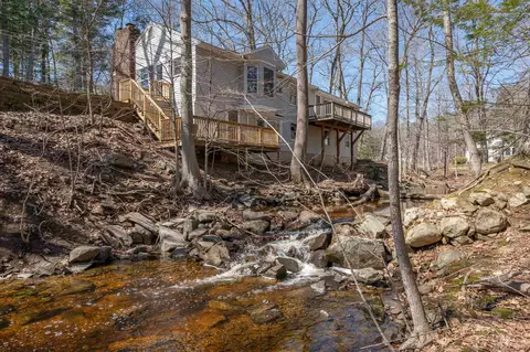 226 Amesbury Rd, Kensington, NH 03833