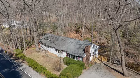 226 Amesbury Rd, Kensington, NH 03833