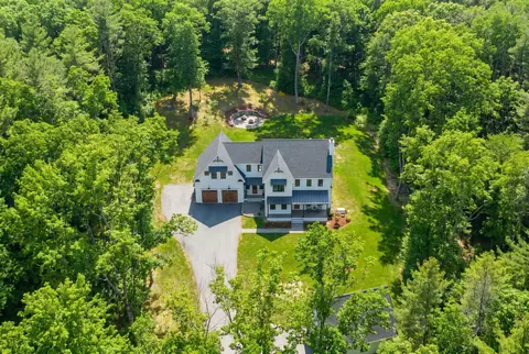 24 Old Stage Rd, Hampton Falls, NH 03844