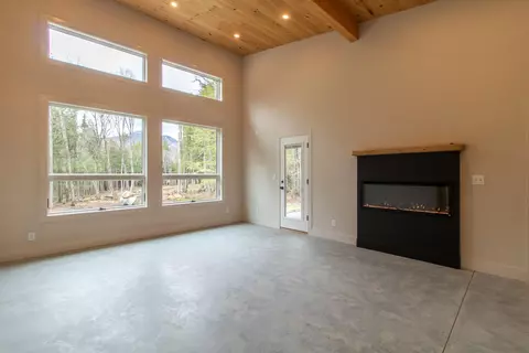 Living - 14 Aikins Dr, Jay, VT 05859 photo 2 of 5