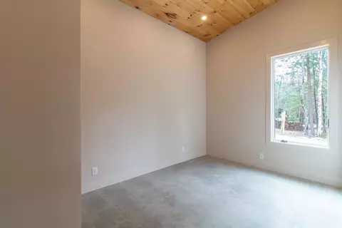 Bedroom - 14 Aikins Dr, Jay, VT 05859 photo 6 of 8