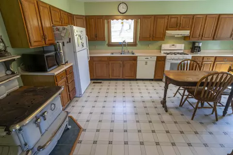 Kitchen - 246 Gray Rd, Plainfield, VT 05667 photo 3 of 4