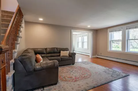 Living - 41 Main St, Atkinson, NH 03811 photo 2 of 4