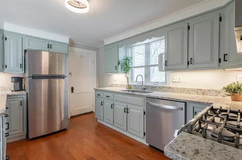 Kitchen - 41 Main St, Atkinson, NH 03811 photo 6 of 7