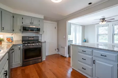 Kitchen - 41 Main St, Atkinson, NH 03811 photo 5 of 7