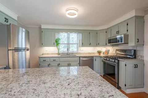 Kitchen - 41 Main St, Atkinson, NH 03811 photo 3 of 7