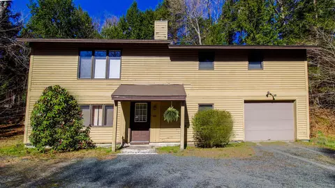60 Fletcher Ln, Hartford, VT 05059
