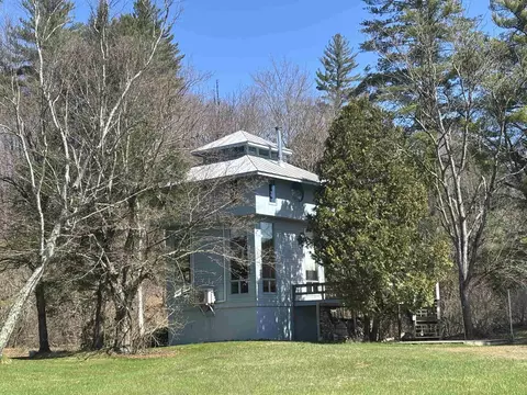 19 River Run Dr, Hyde Park, VT 05655
