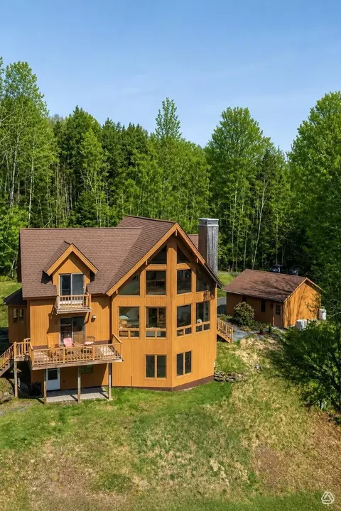 1117 Moulton Ln, Stowe, VT 05672