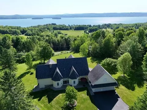 4647 Lake Rd, Newport, VT 05857