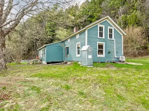 72 Pine Cliffs Rd, Fletcher, VT 05464
