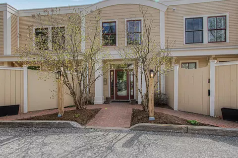 162 S Main St #3D, Stowe, VT 05672