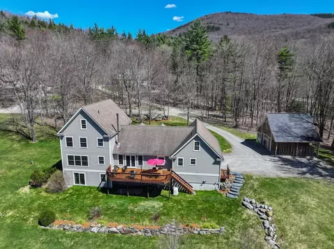 880 Stonefence Rd, Richmond, VT 05477