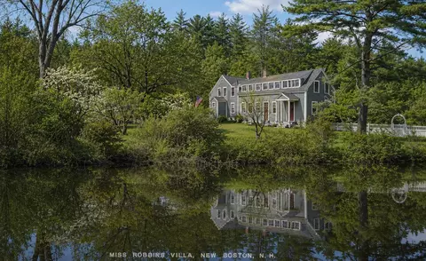 41 W Lull Pl, New Boston, NH 03070