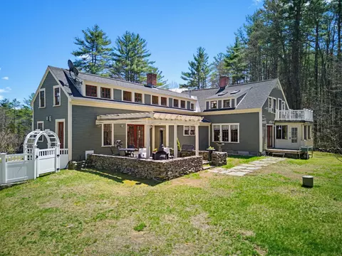 41 W Lull Pl, New Boston, NH 03070