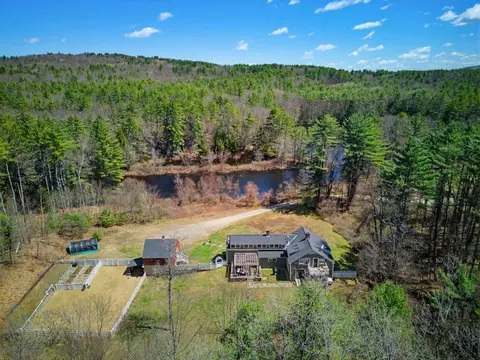 41 W Lull Pl, New Boston, NH 03070