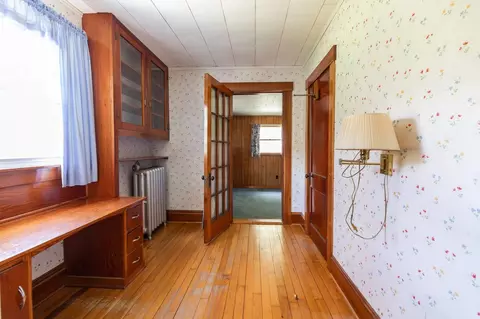 Entry Way - 9 Tuttle St, Rockingham, VT 05101 photo 3 of 8