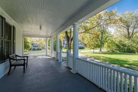 144 Taconic Ave, Manchester, VT 05254