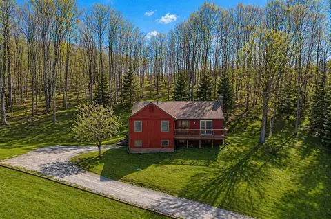 15 Black Lead Mine Ln, Walpole, NH 03608