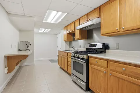 Kitchen - 12 Winding Brook Dr, Stratham, NH 03885 photo 6 of 6