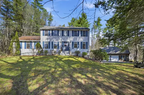 5 Sleeper Ln, Sandown, NH 03873