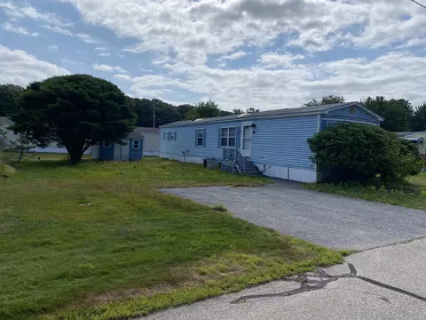 60 Silver St, Seabrook, NH 03874