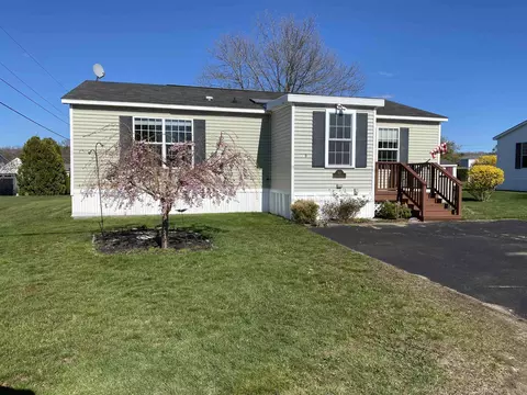 163 Staples St, Seabrook, NH 03874