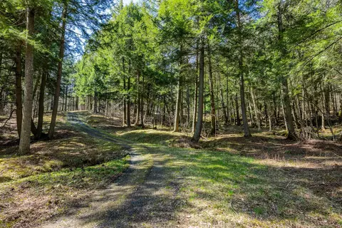 334 Log Cabin Dr, Pomfret, VT 05067