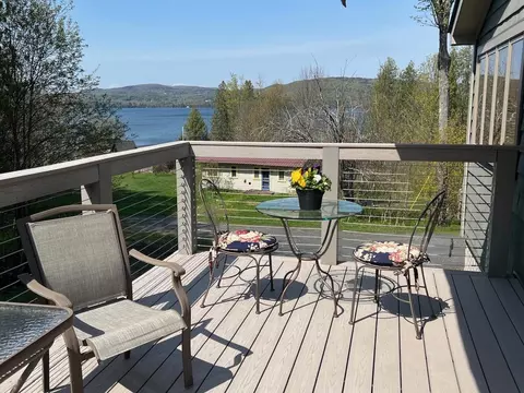 43 Rowdis Rd, Greensboro, VT 05841