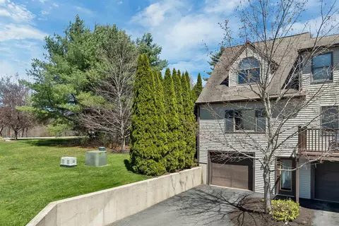 422 Ledgeview Dr, Rochester, NH 03867