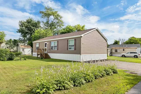 9 Longmeadow Dr, Concord, NH 03301
