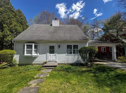 341 Chester Knoll Dr, Bennington, VT 05201