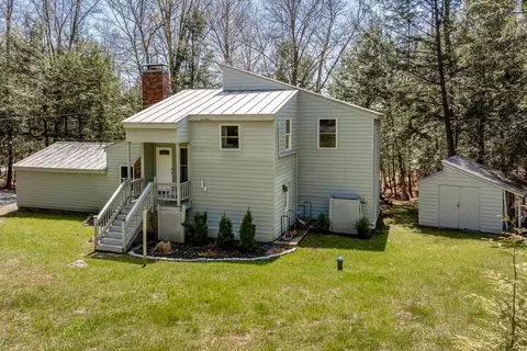 957 Marsh Family Rd, Quechee, VT 05059