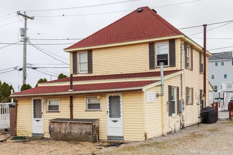 Exterior - 26 B St, Hampton, NH 03842 photo 3 of 10