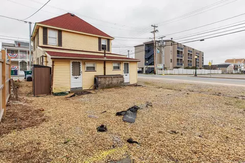 Exterior - 26 B St, Hampton, NH 03842 photo 5 of 10