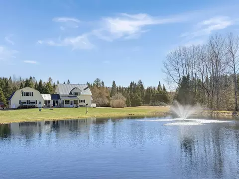 61 Old Country Ln, Pittsburg, NH 03592