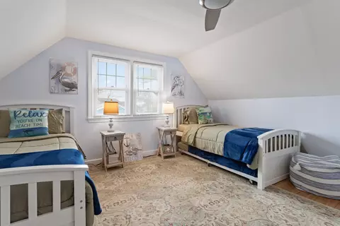 Bedroom - 4 Hutchinson Dr, Hampton, NH 03842 photo 5 of 9