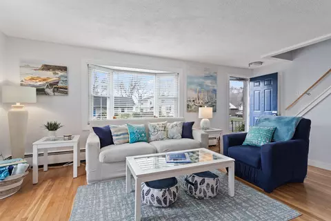 Living - 4 Hutchinson Dr, Hampton, NH 03842 photo 2 of 4
