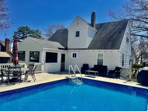 Exterior - 4 Hutchinson Dr, Hampton, NH 03842 photo 5 of 10