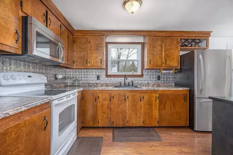 Kitchen - 2 Mccrillis Rd, Nottingham, NH 03290 photo 1 of 2