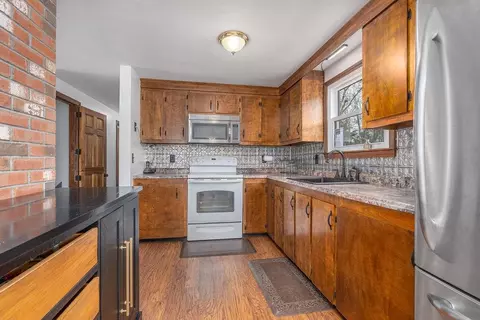 Kitchen - 2 Mccrillis Rd, Nottingham, NH 03290 photo 2 of 2