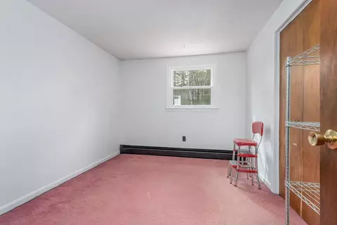 Bedroom - 2 Mccrillis Rd, Nottingham, NH 03290 photo 6 of 6