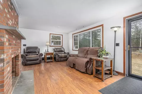 Living - 2 Mccrillis Rd, Nottingham, NH 03290 photo 2 of 3