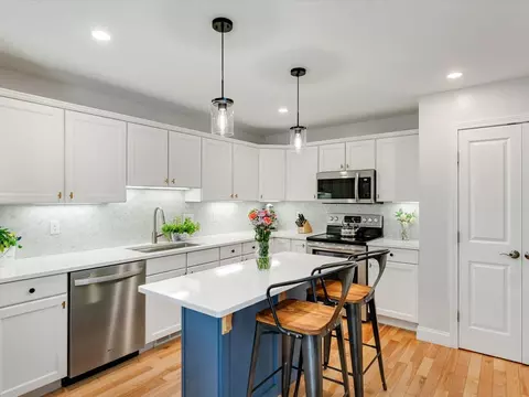 34 Brooke Ln, Colchester, VT 05446