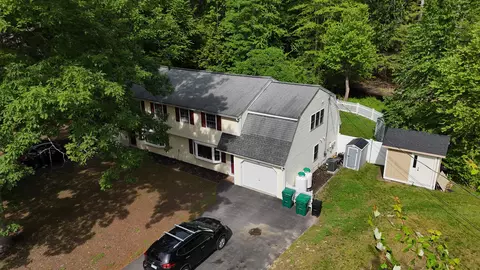 19 Deerwood Dr #B, Amherst, NH 03031