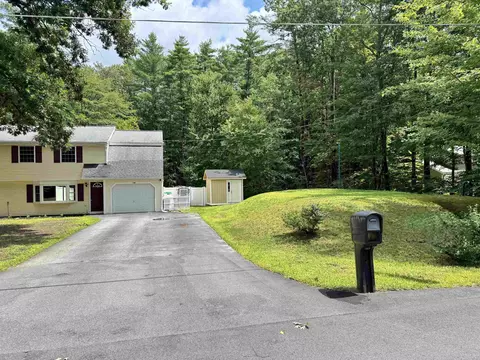 19 Deerwood Dr #B, Amherst, NH 03031
