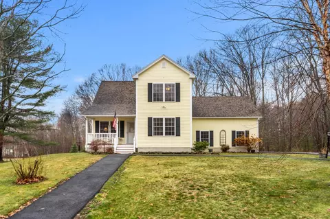 9 Roseberry Ln, Kittery, ME 03904