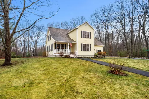 9 Roseberry Ln, Kittery, ME 03904